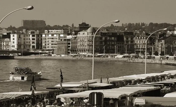 Amosa Centre Szálloda 4*